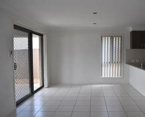 Saddleback Avenue, Redbank Plains QLD, photo 3